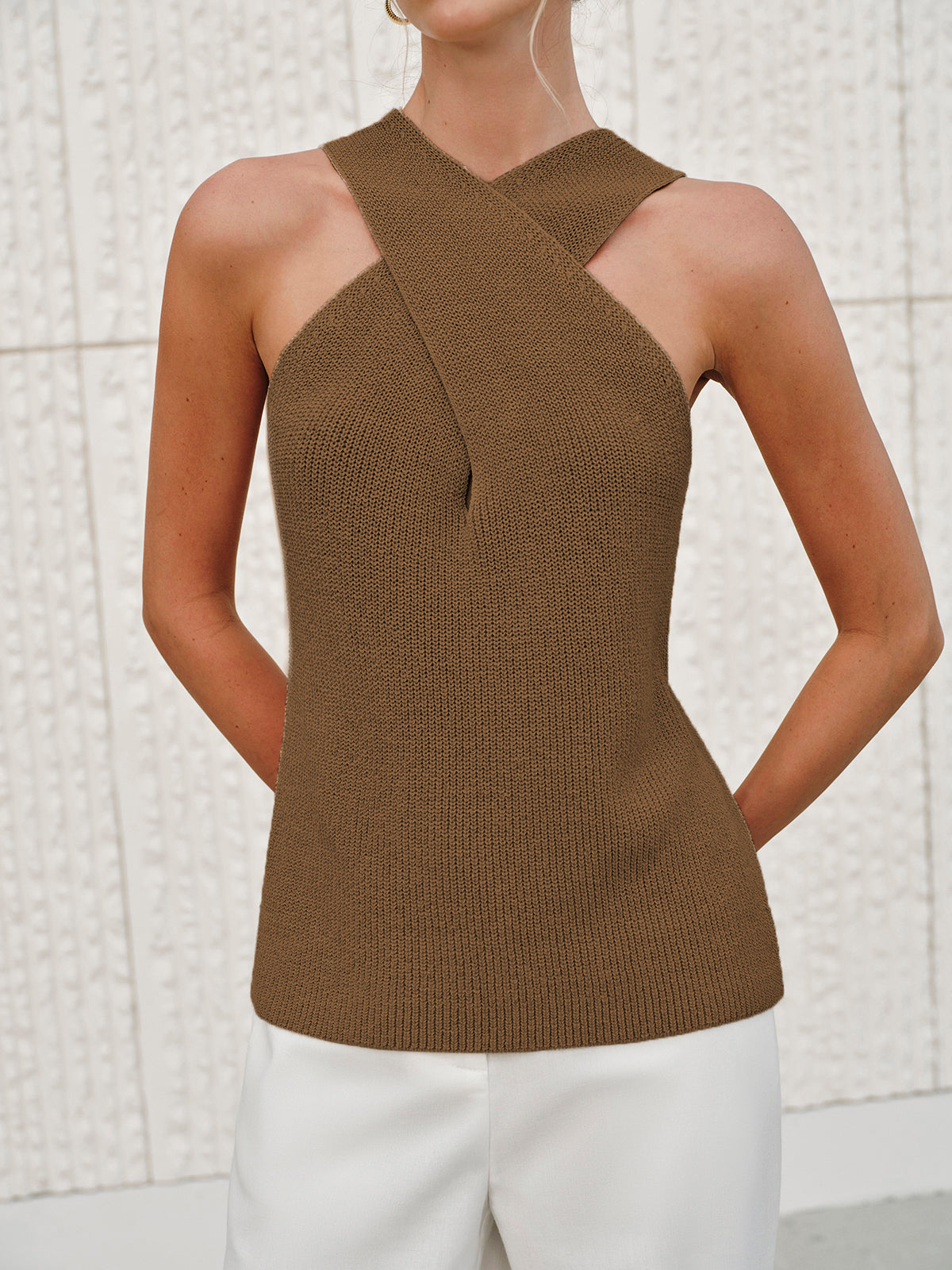 Femme Top sans manches à halter et décolleté croisé - Coupe régulière pour été, sorties et occasions décontractées