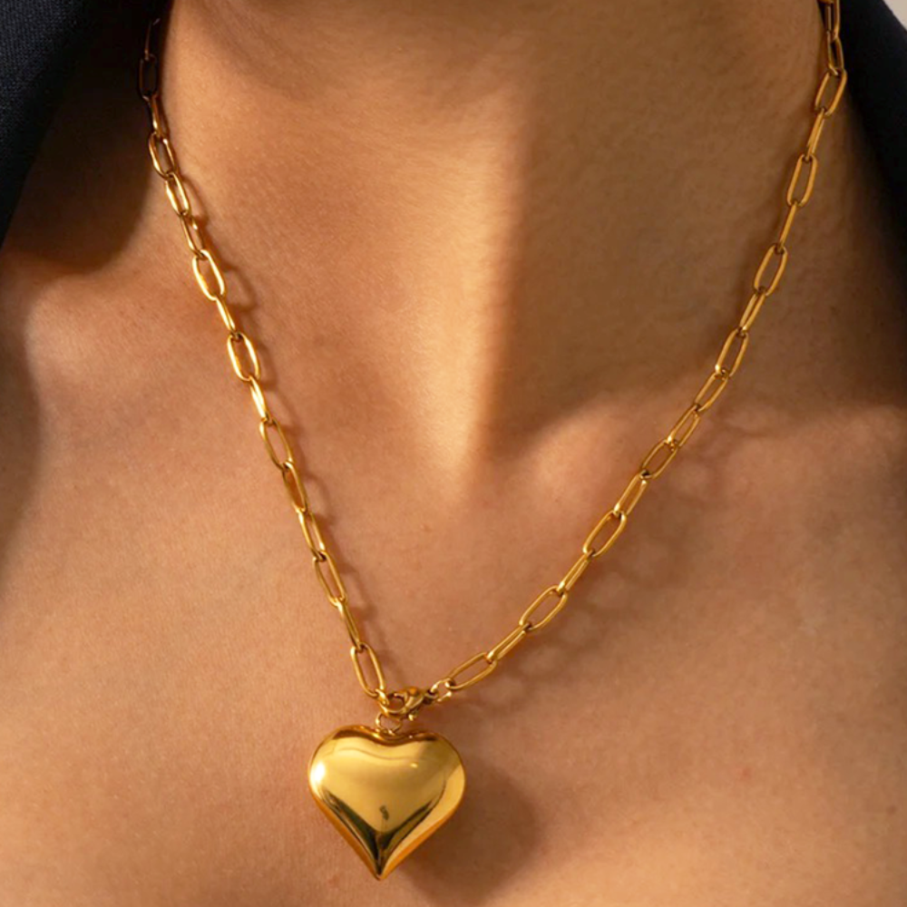 Babette – Collier en clip de papier doré avec cœurs dorés