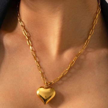 Babette – Collier en clip de papier doré avec cœurs dorés