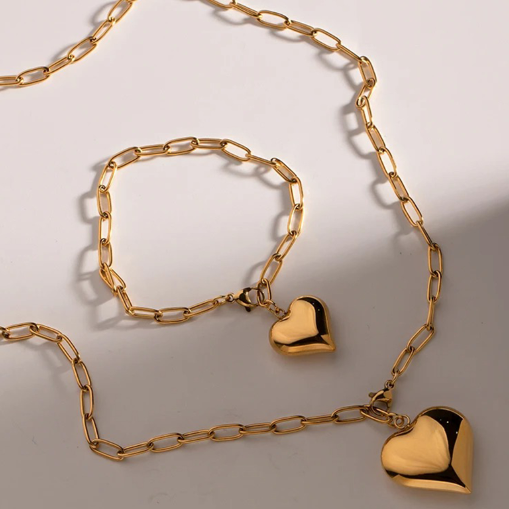 Babette – Collier en clip de papier doré avec cœurs dorés