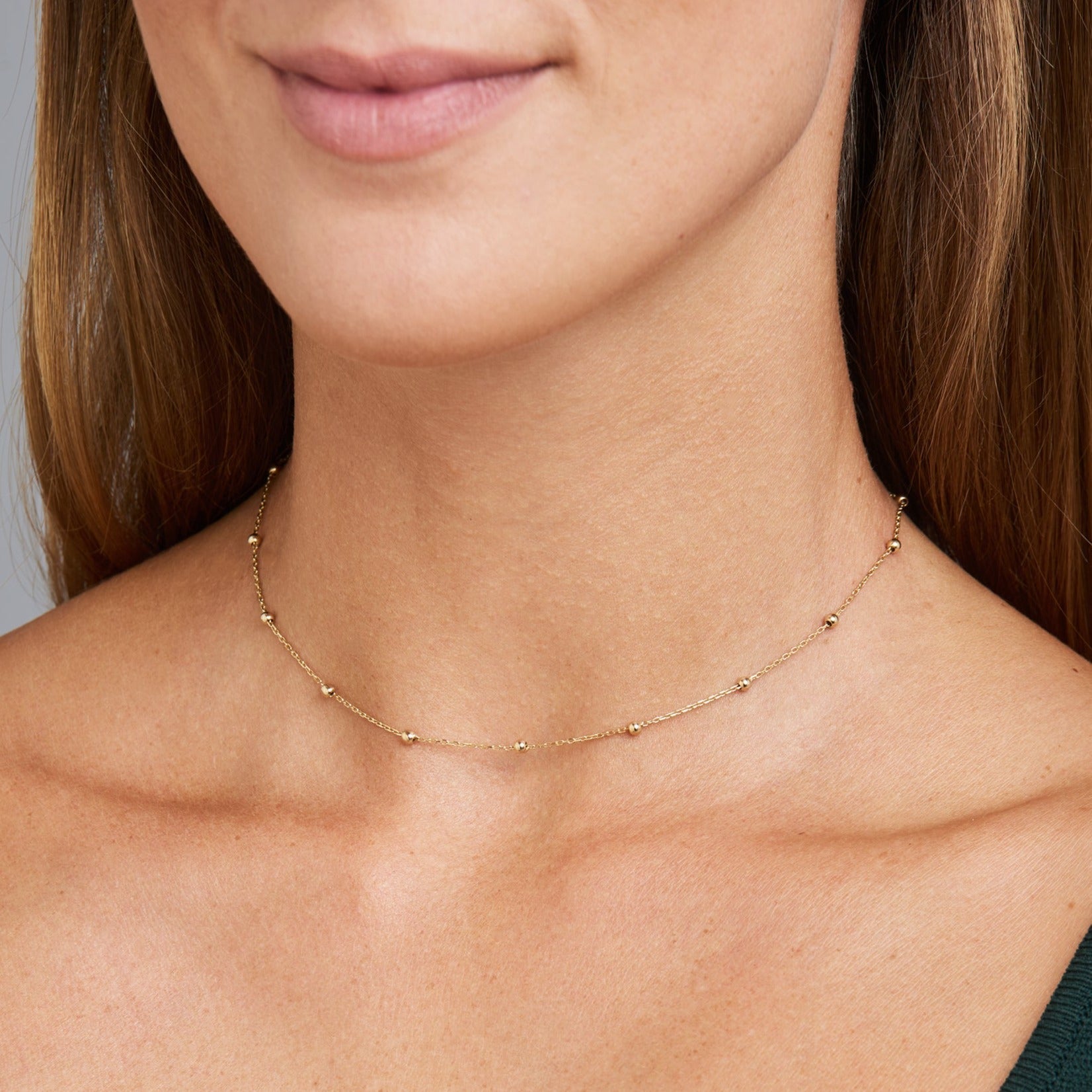 Collier en perles avec incrustations - Collier avec perles rondes