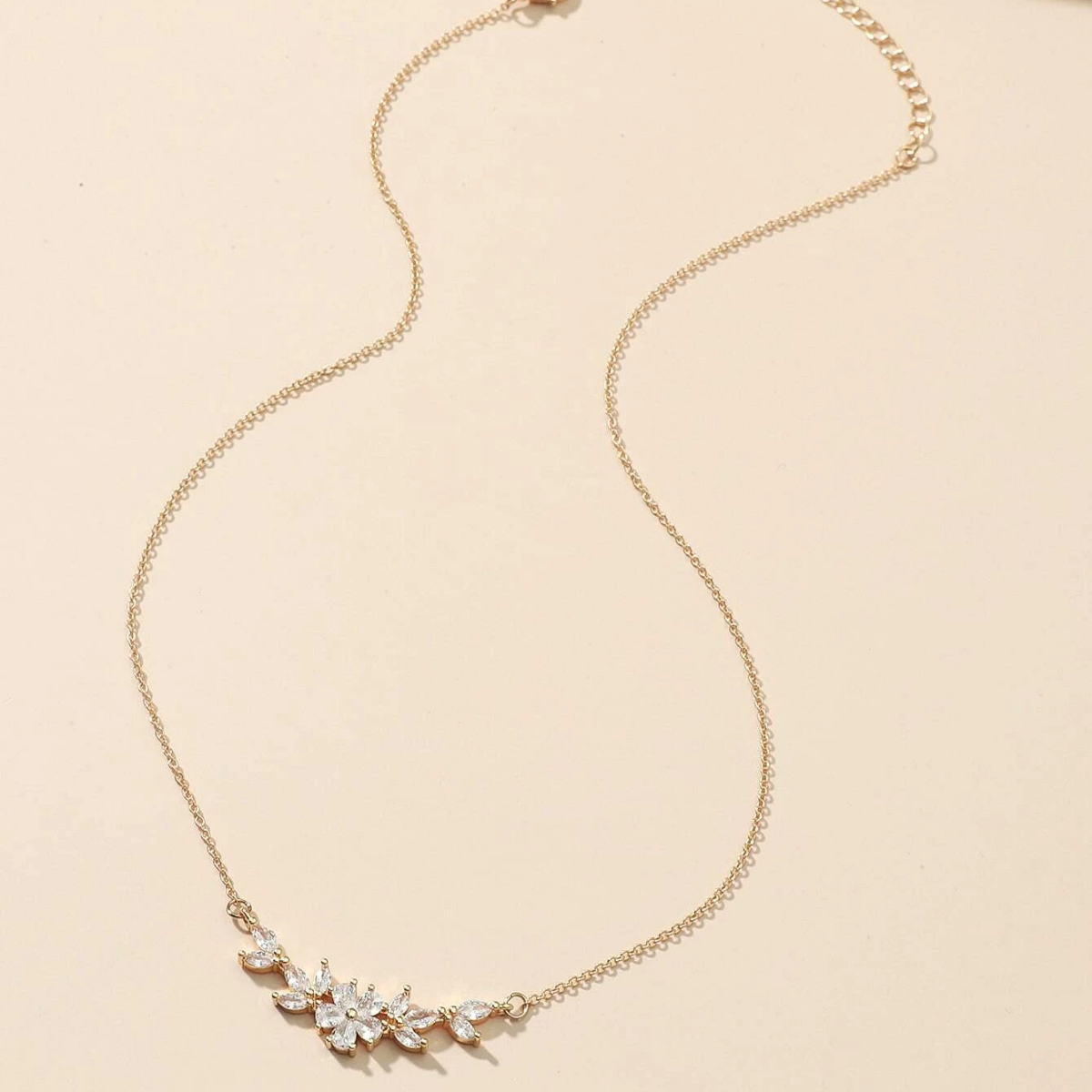Collier avec charme de fleur - Collier de pétales en zircon