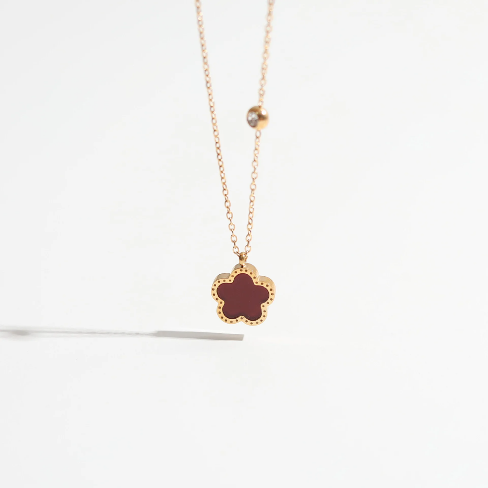 Trèfle à cinq feuilles - Collier de fleurs de trèfle