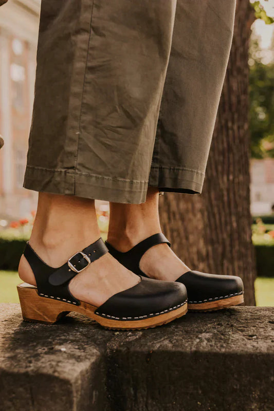 Ammara – Stylish and Easy-to-Wear Clogs