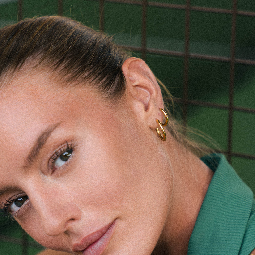 Clara – Boucles d'oreilles classiques dorées étanches