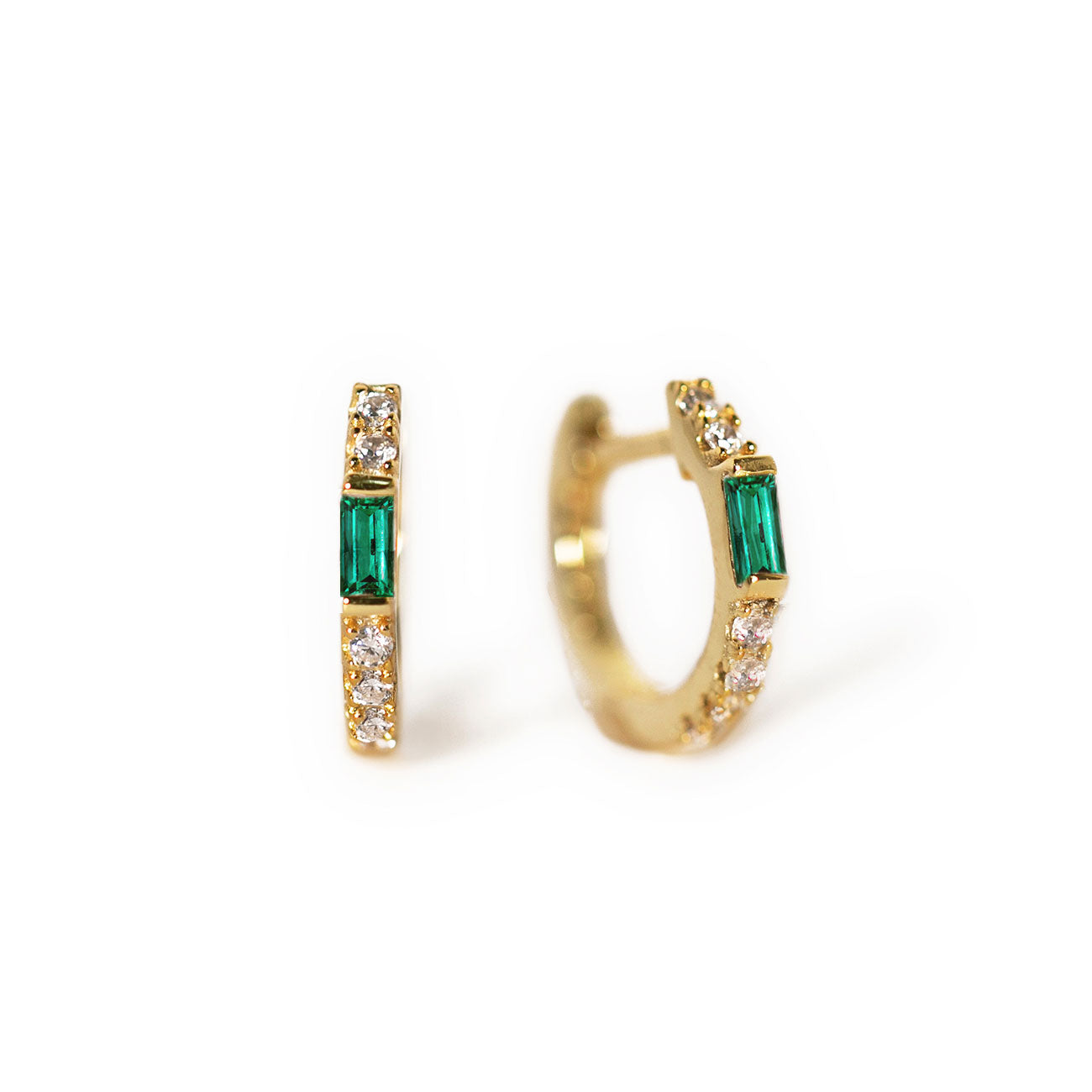 Boucles d'oreilles Huggie en baguette de pierre précieuse (émeraude)