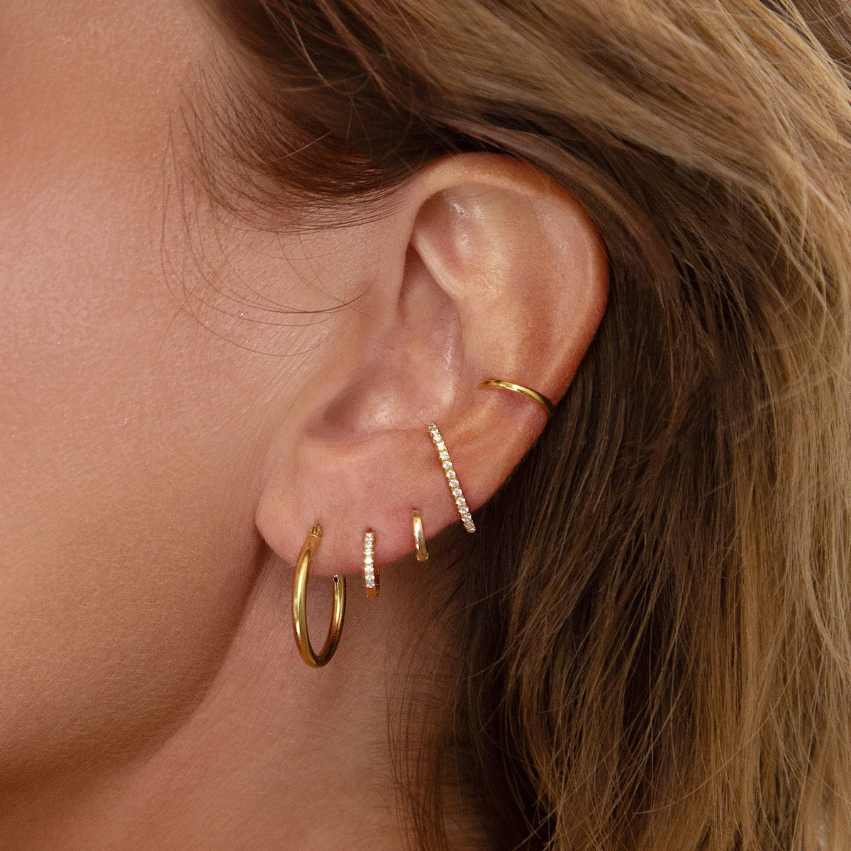 Huggie hoops fins avec Cristaux Pave