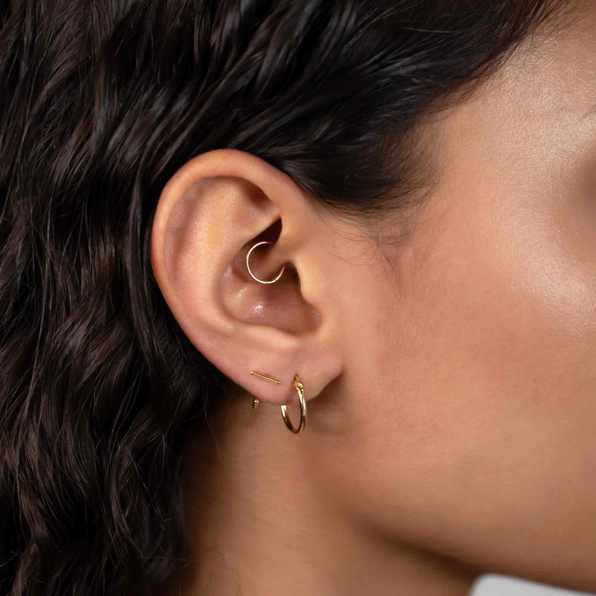 Rima - Boucles Huggie Bar