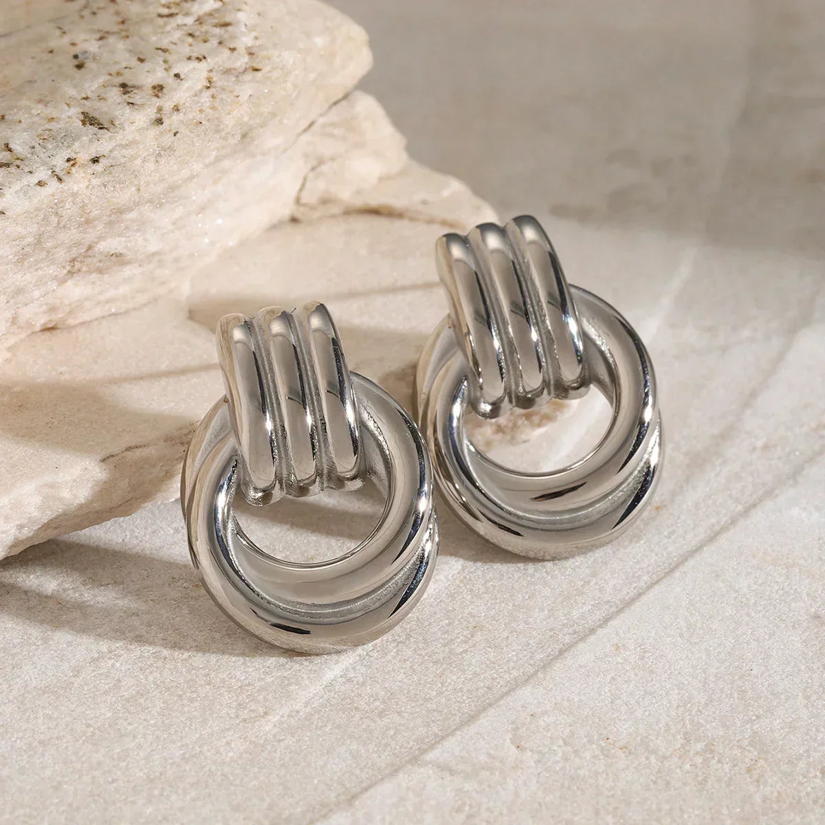 Nyra – Boucles d'oreilles géométriquement torsadées
