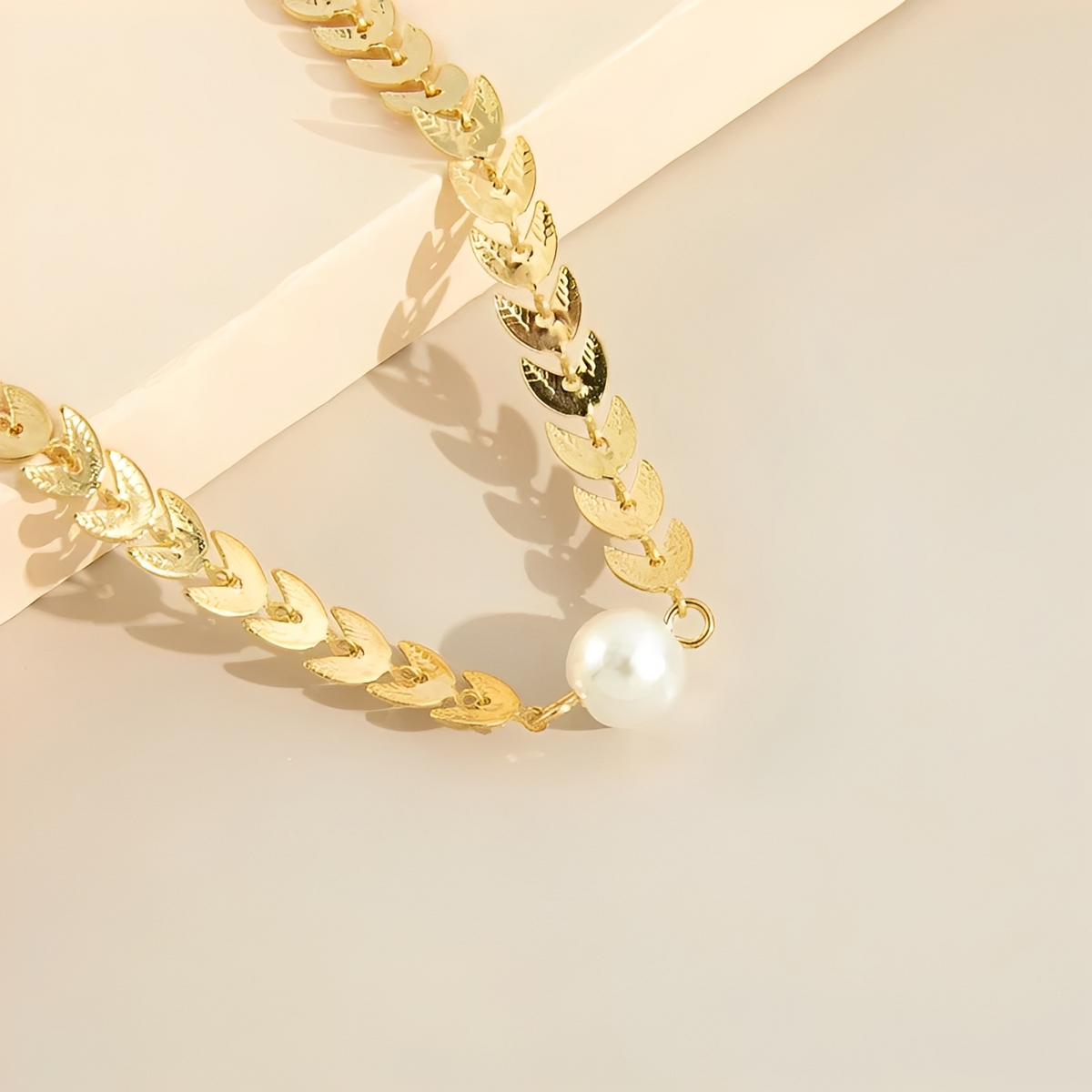 Aria – Collier Romain en Or et Perle Élégante