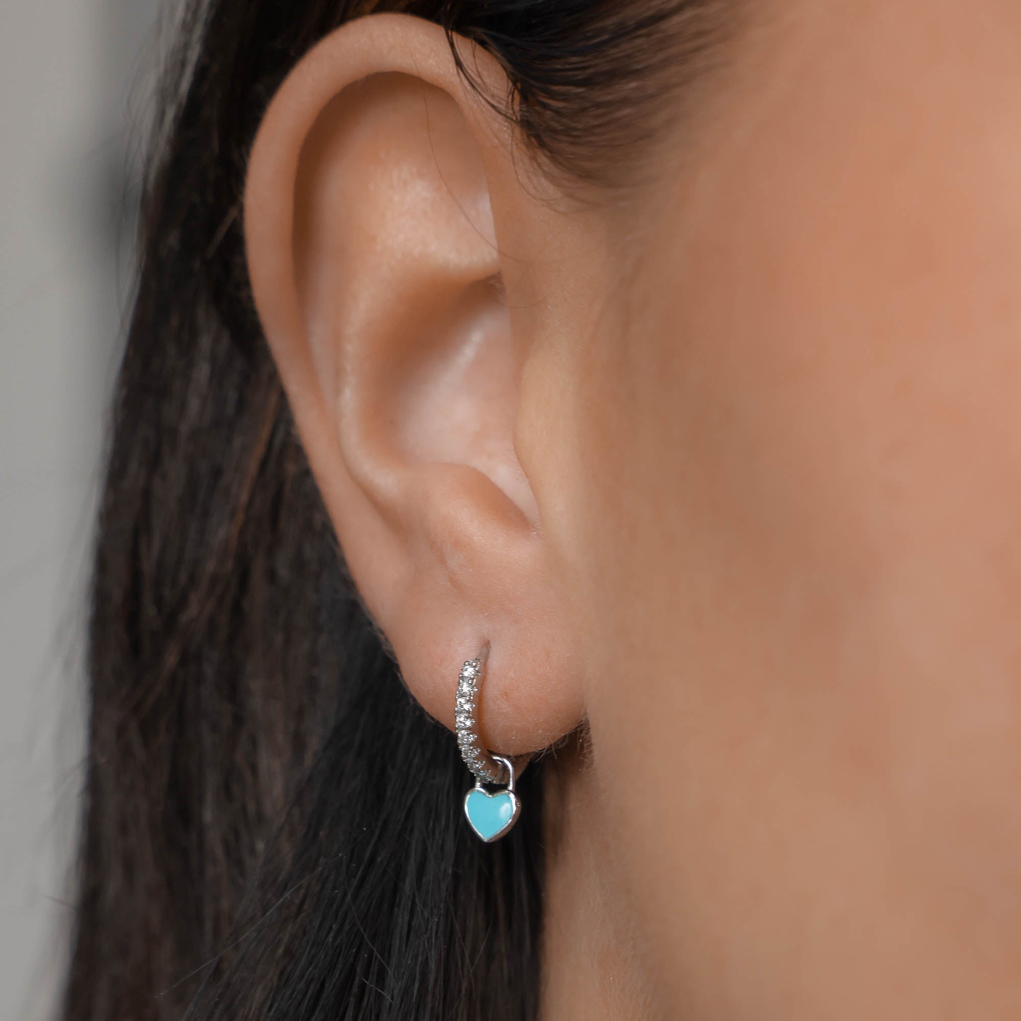 Gabby – Boucles d'oreilles huggies en forme de cœur