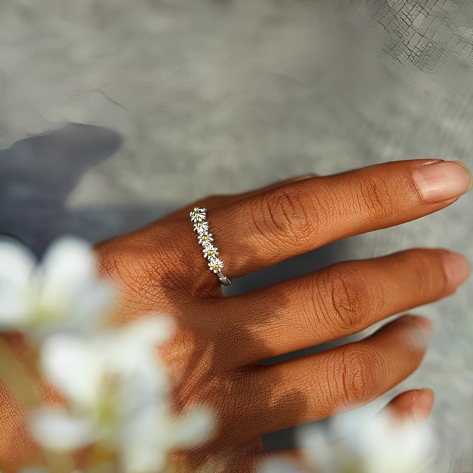 Charlie – Bague ajustable en argent avec marguerites peintes à la main