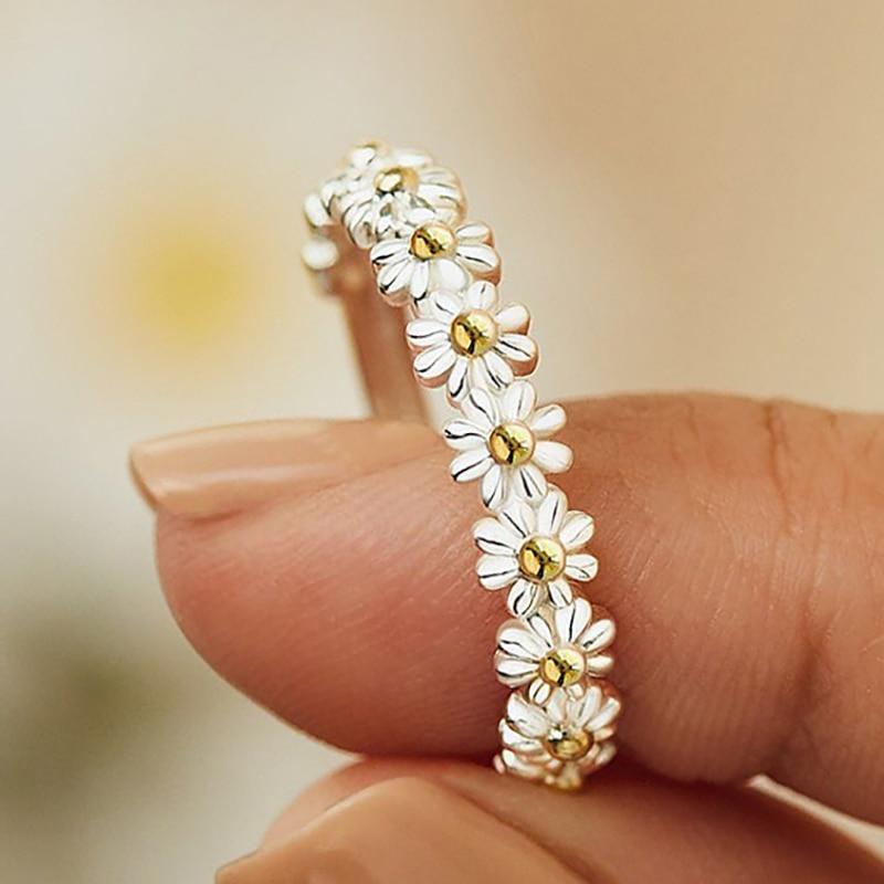 Flavia – Bague ajustable marguerite en argent émaillé