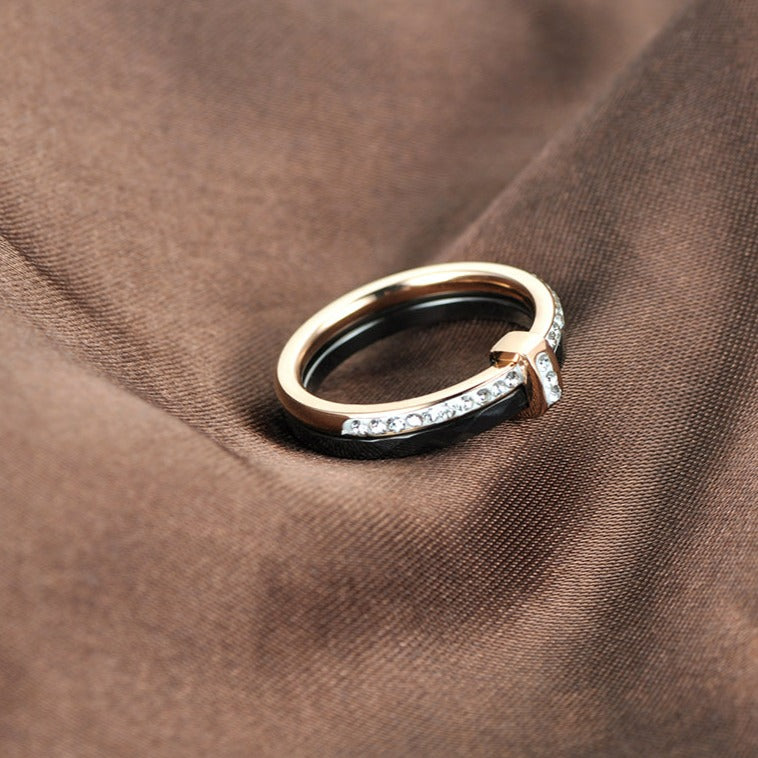 Cerelia – Bague en céramique de luxe avec zirconiums