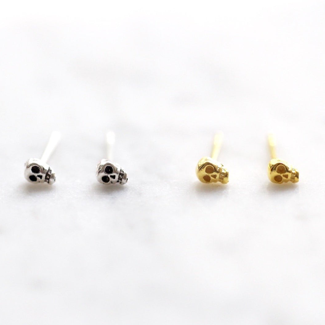 Reem - petites boucles d'oreilles en forme de crâne