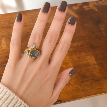 Miranda – Bague vintage avec pierre de lune bleue