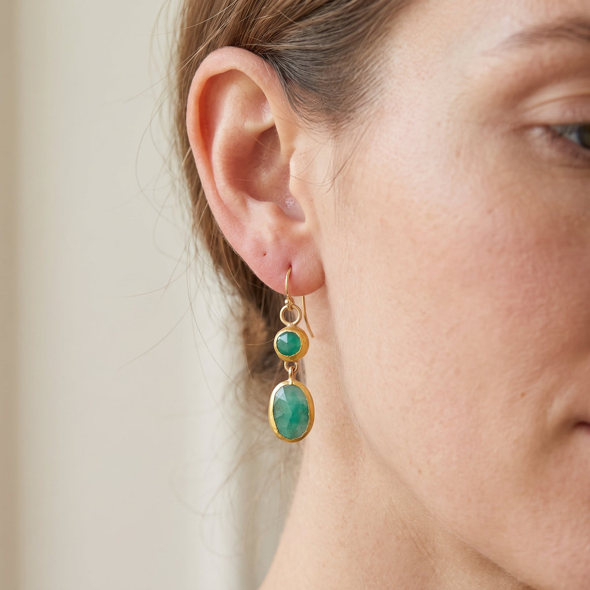 Mireya – boucles vintage dorées avec pierre turquoise