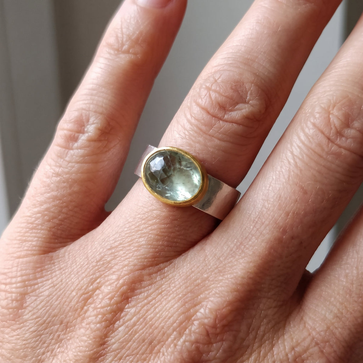 Selma – Bague vintage avec pierre verte ronde