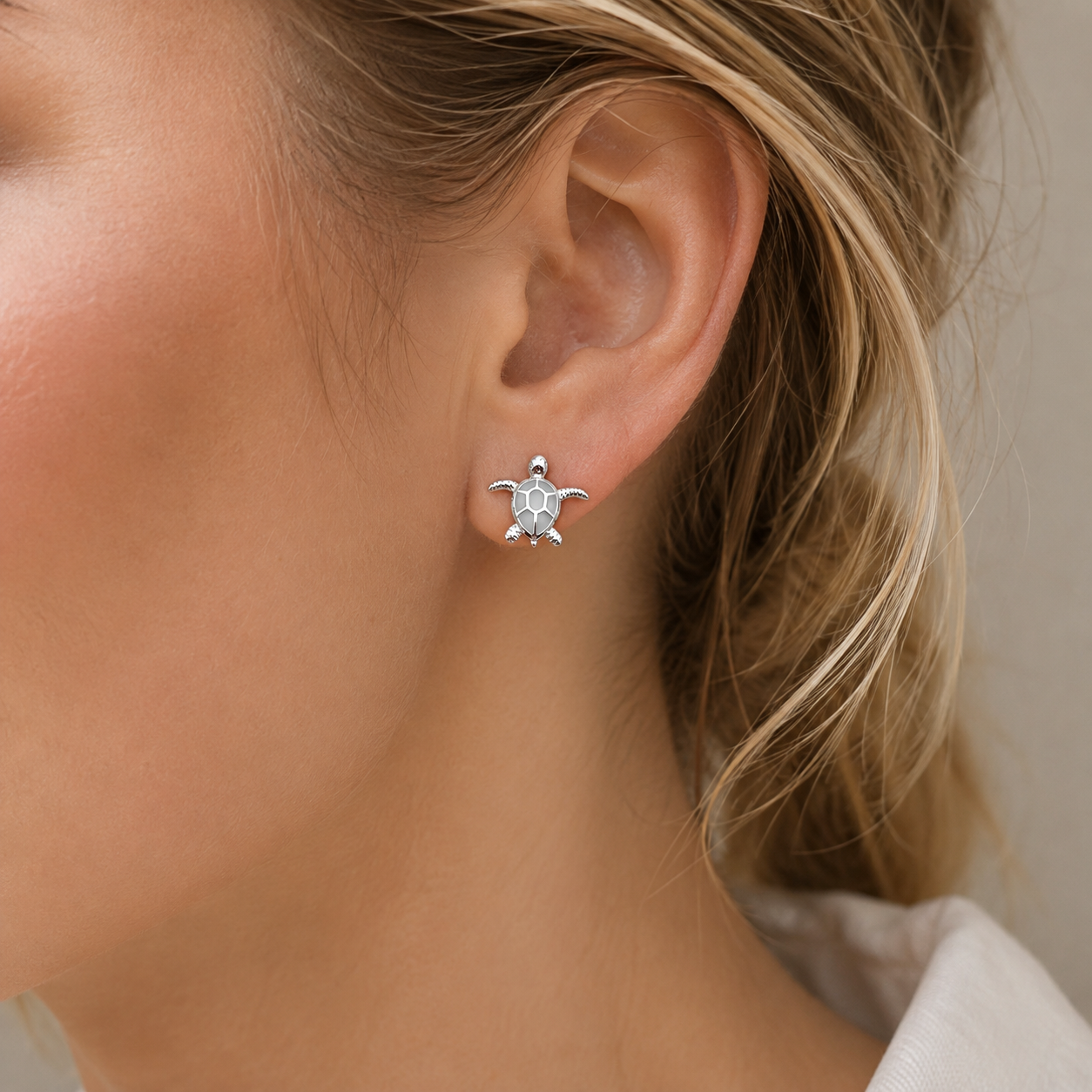 Marina – Boucles d'oreilles avec tortue marine en argent avec opale