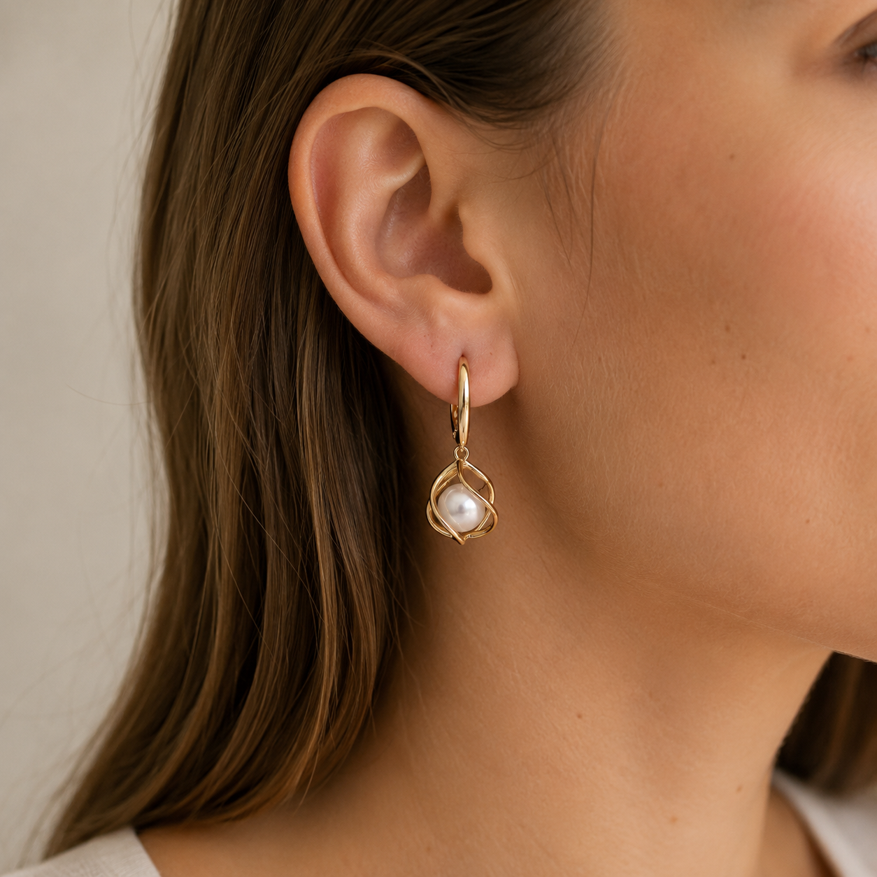 Lyanna – Boucles d'oreilles en perles dorées avec doux éclat