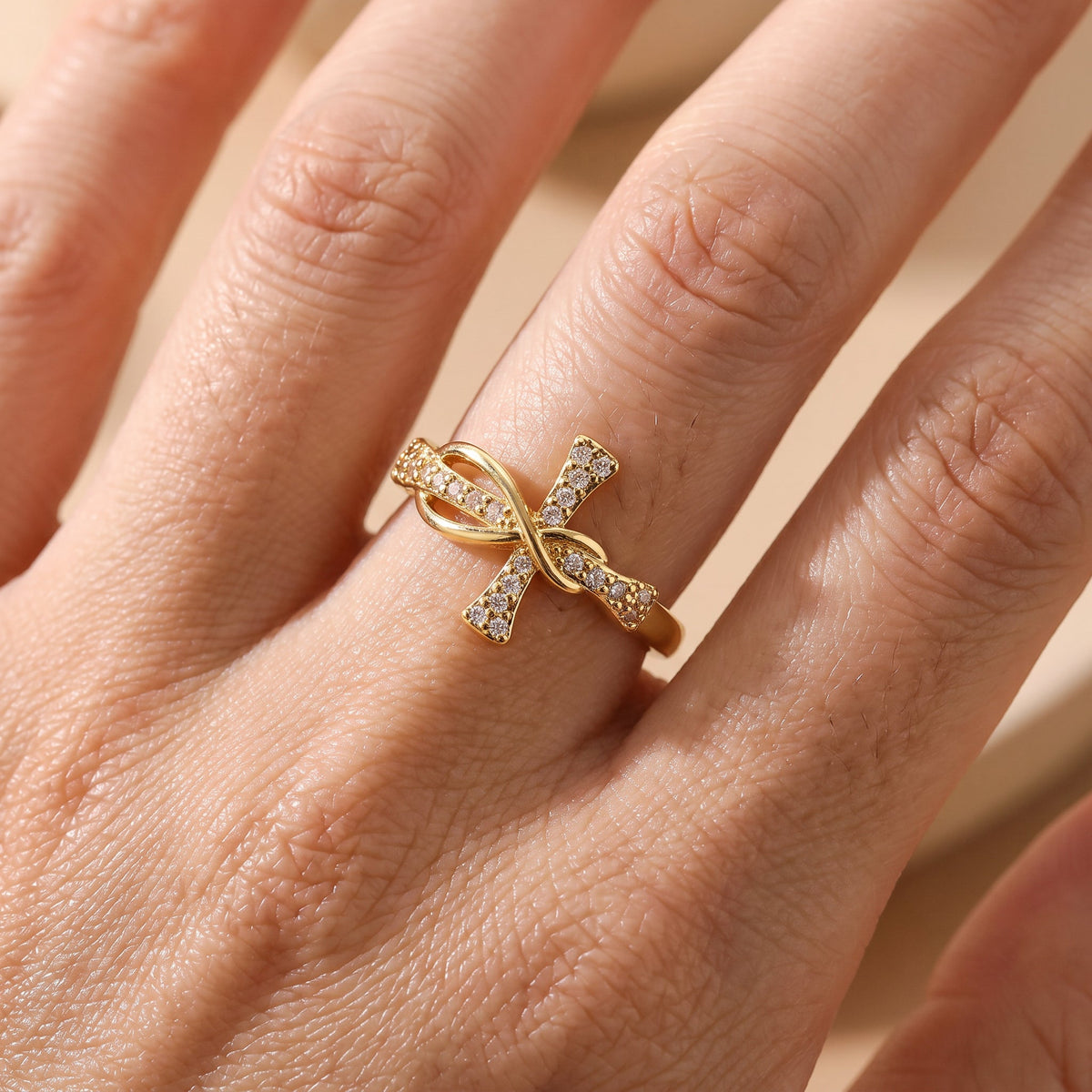 Eliane – Bague de croix chrétienne en zircon pour femmes
