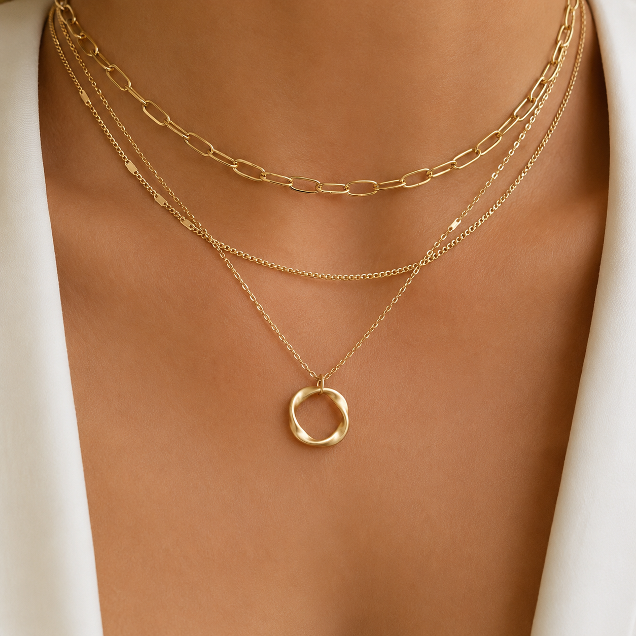 Michelle – Collier vintage avec chaînes dorées en couches et pendentif