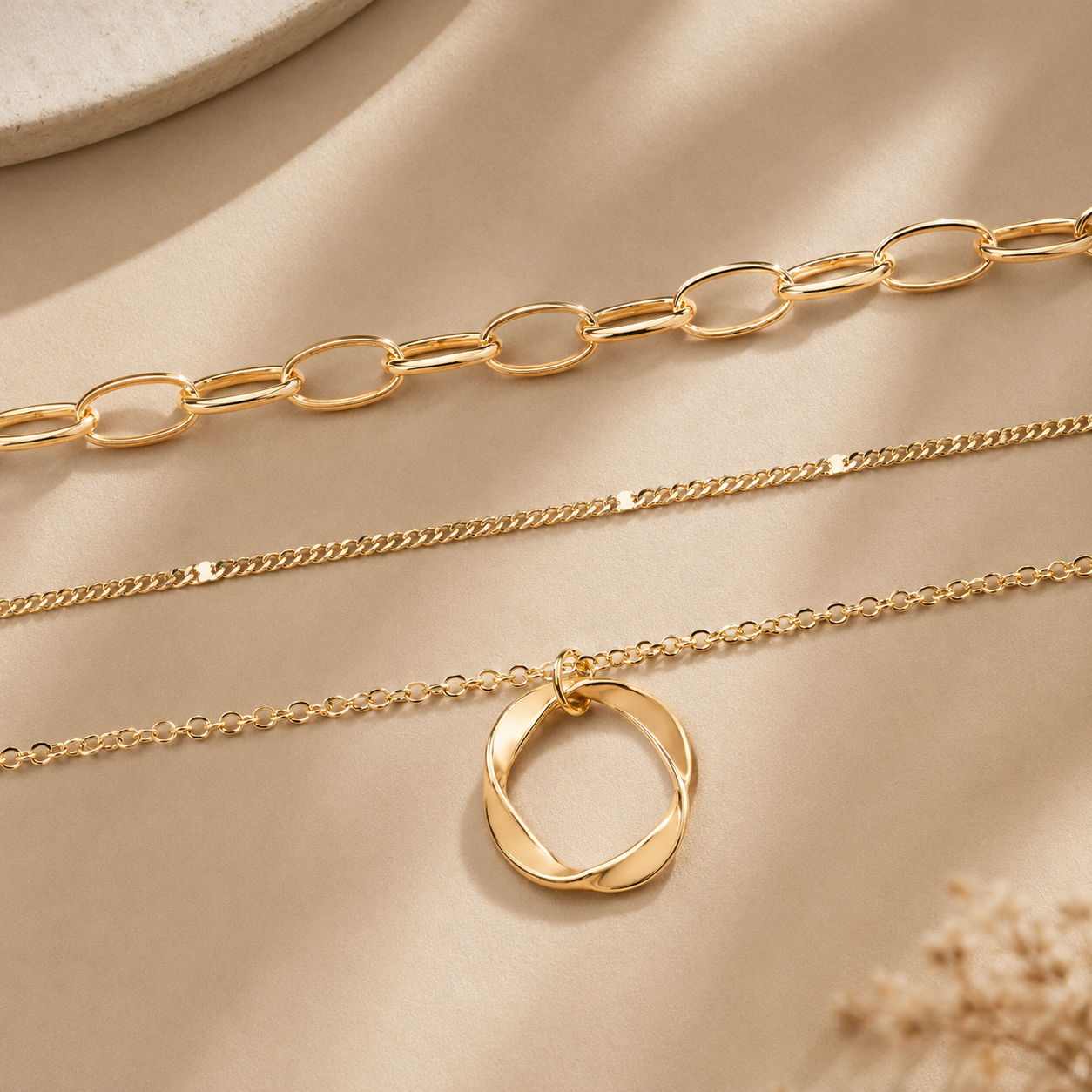 Michelle – Collier vintage avec chaînes dorées en couches et pendentif