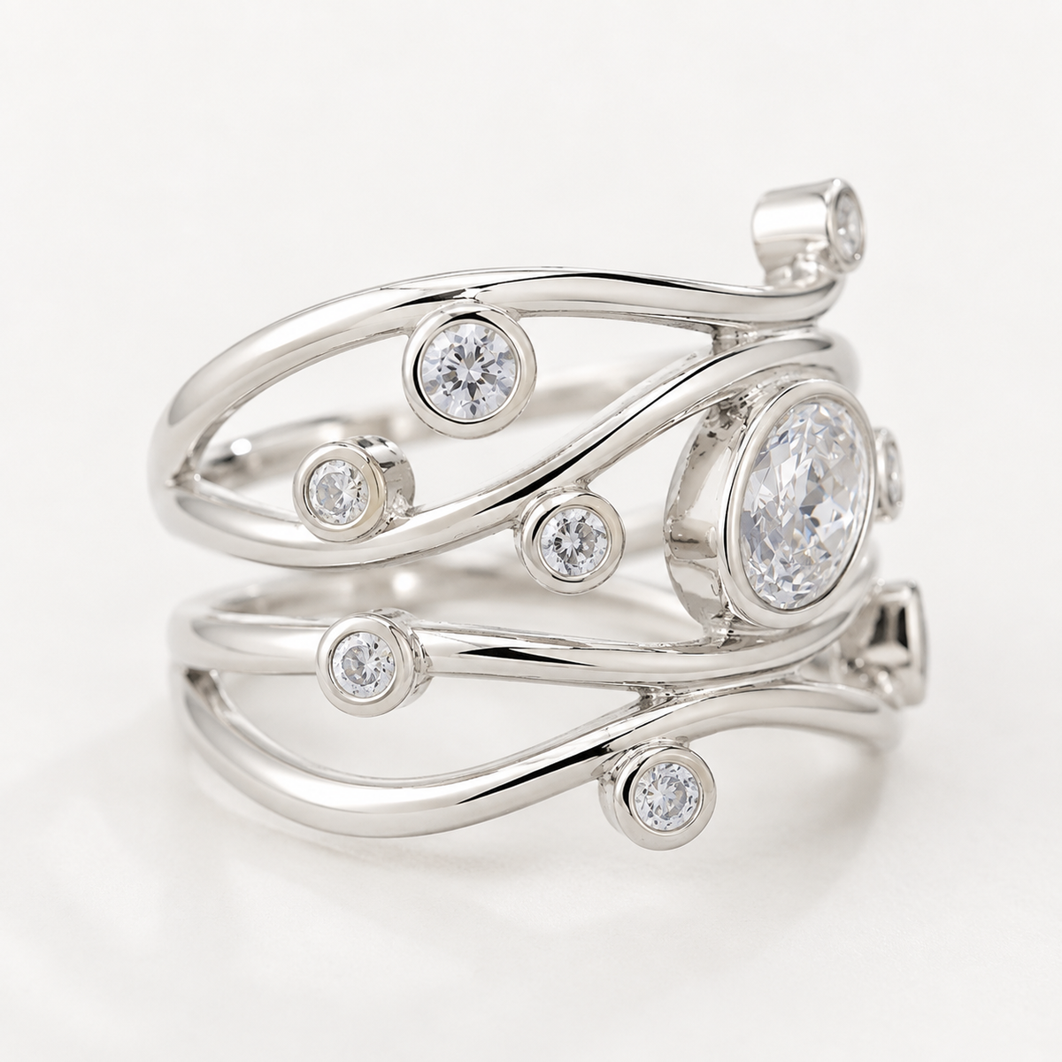 Inara – Bague vintage en argent avec zircon irrégulier