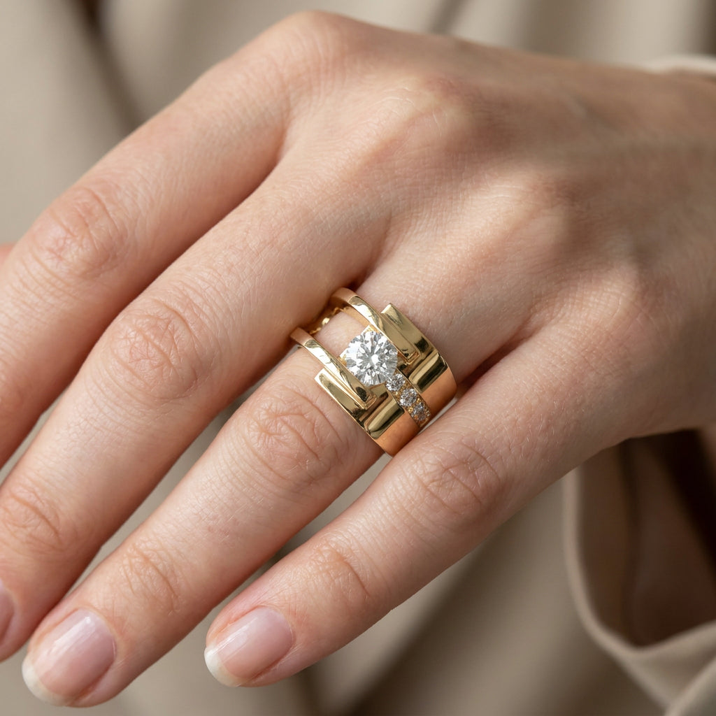 Lyra – Bague vintage en or avec zircon irrégulier