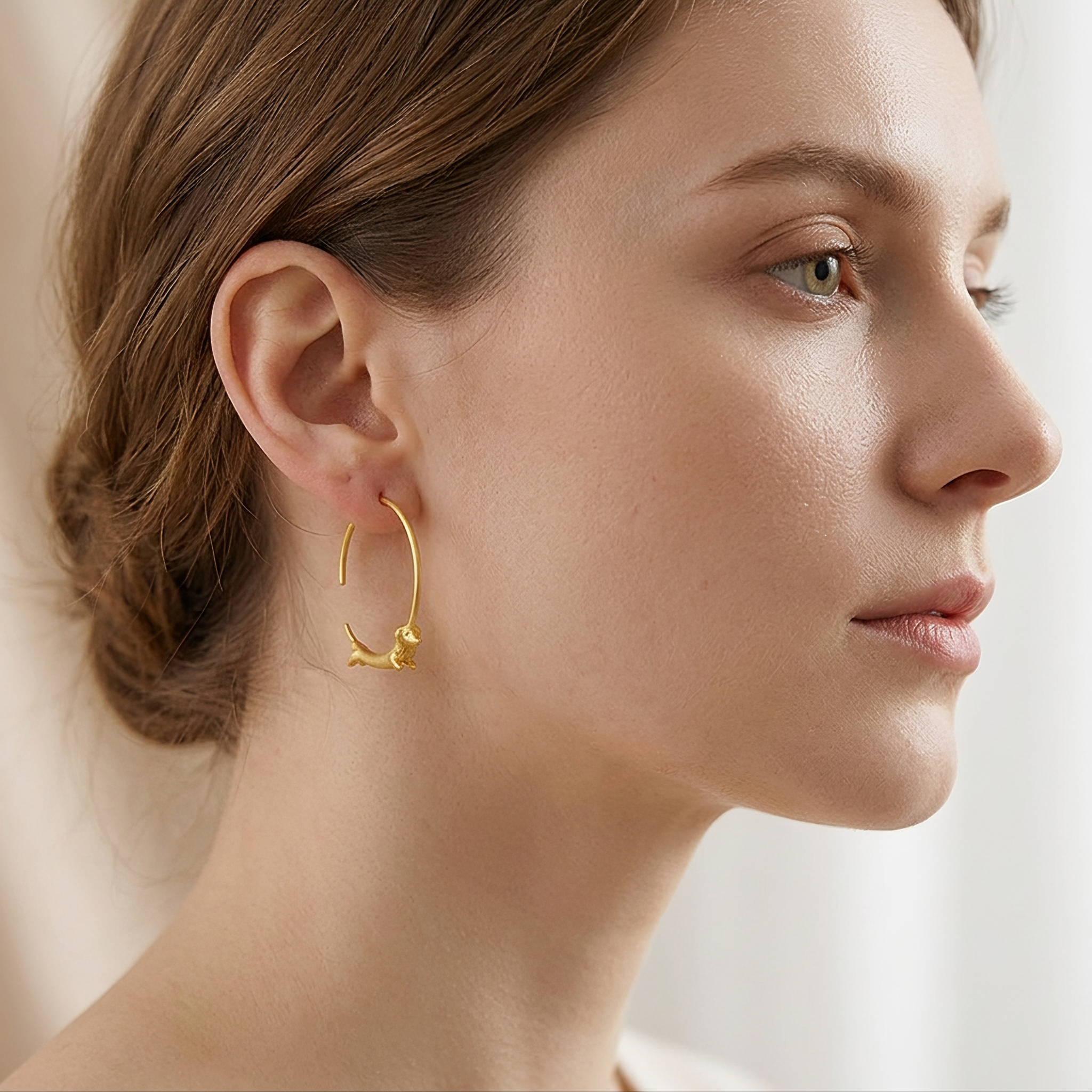 Riham - Boucles d'oreilles créoles avec design de chien saucisse