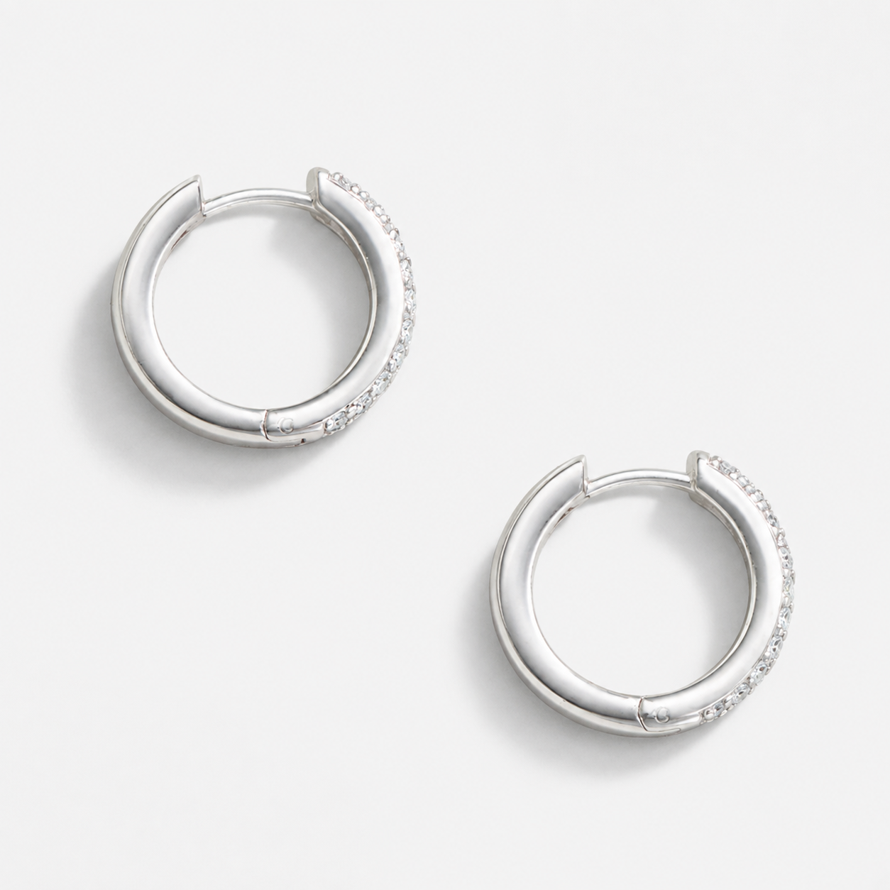 Manda - Huggies en argent avec pavé minuscule