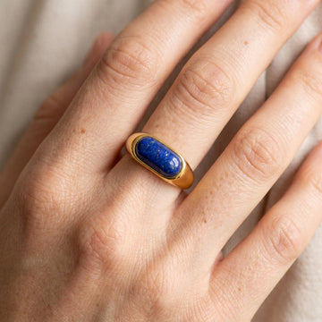 Aria - Bague en or lisse avec pierre bleue