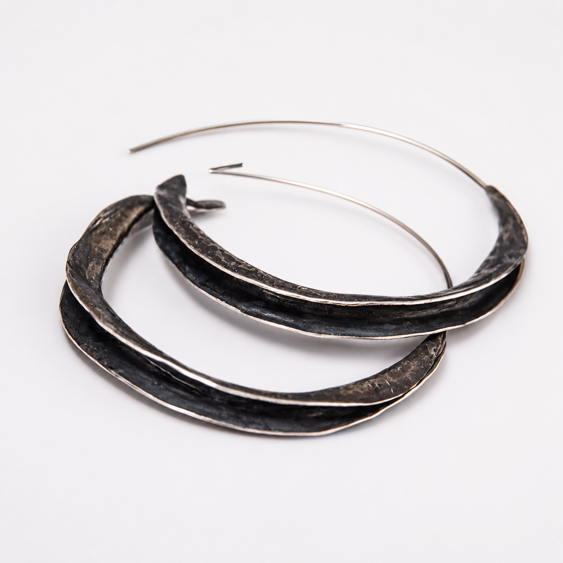 Lina – Boucle d'oreille unique grand cercle