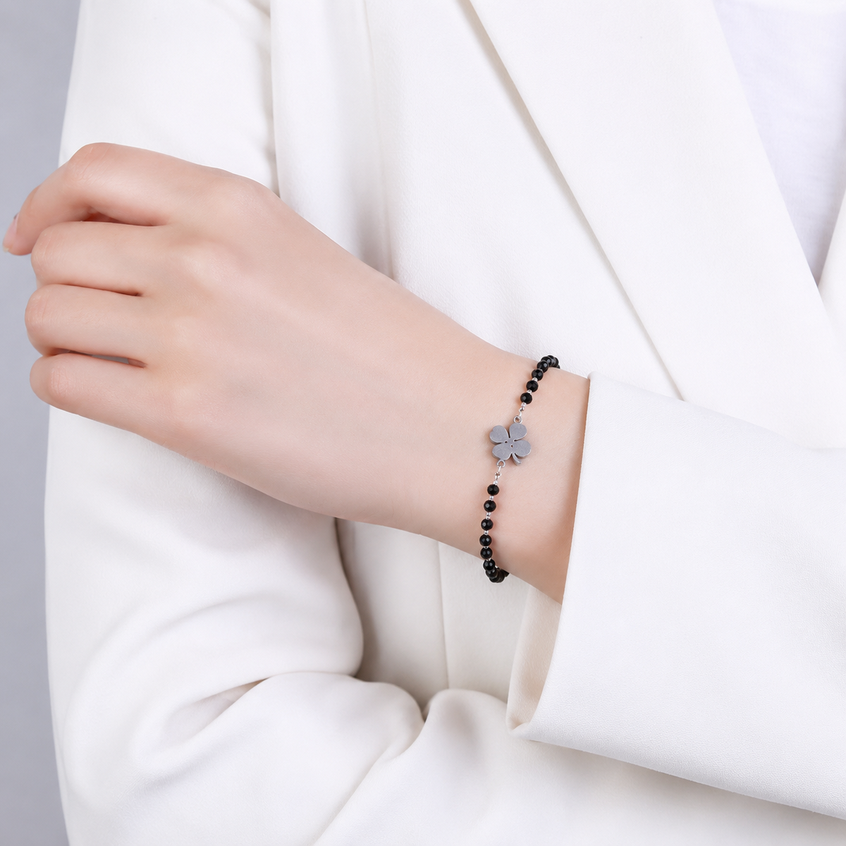 Faelya – Bracelet amulette trèfle à quatre feuilles