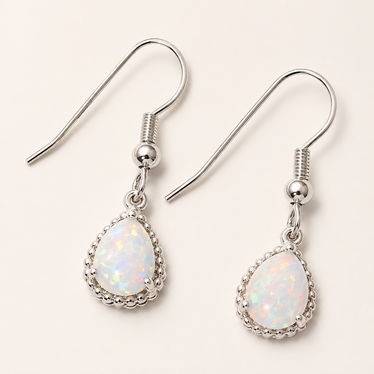 Emeline – Boucles d'oreilles pendantes en argent et opale de feu blanc