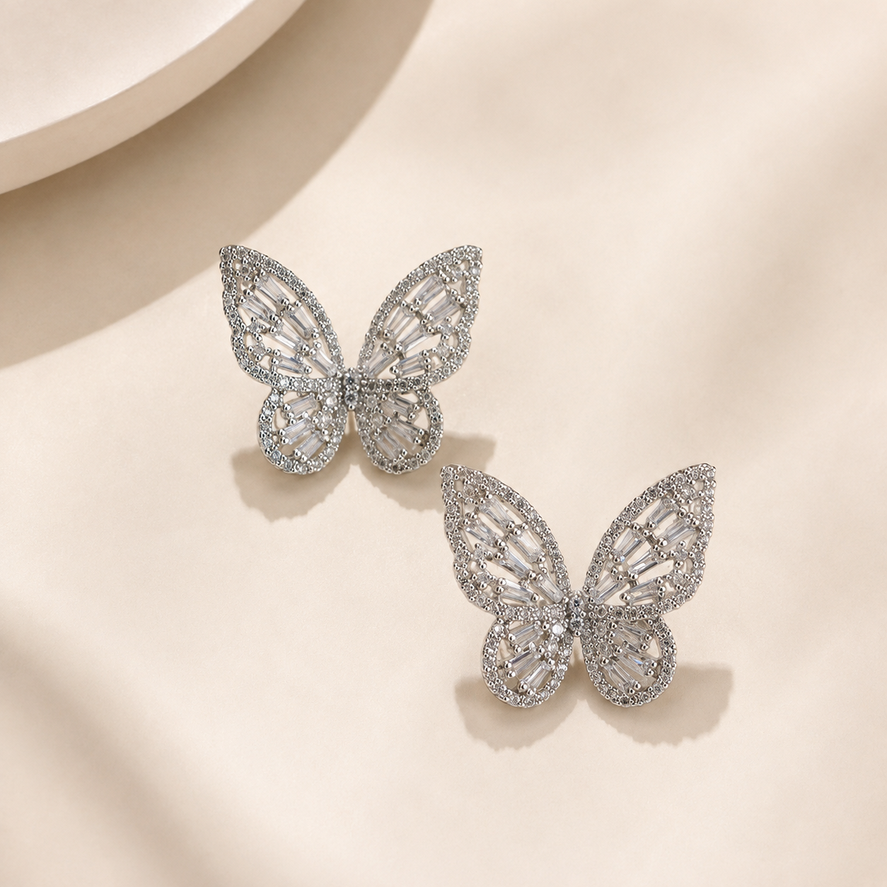 Deirdre - Boucles d'oreilles en papillon en argent