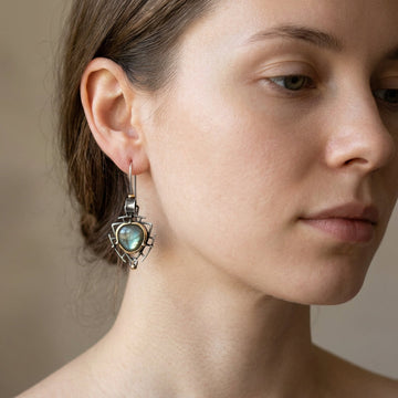 Lydie – Boucles d'oreilles en labradorite argent et or