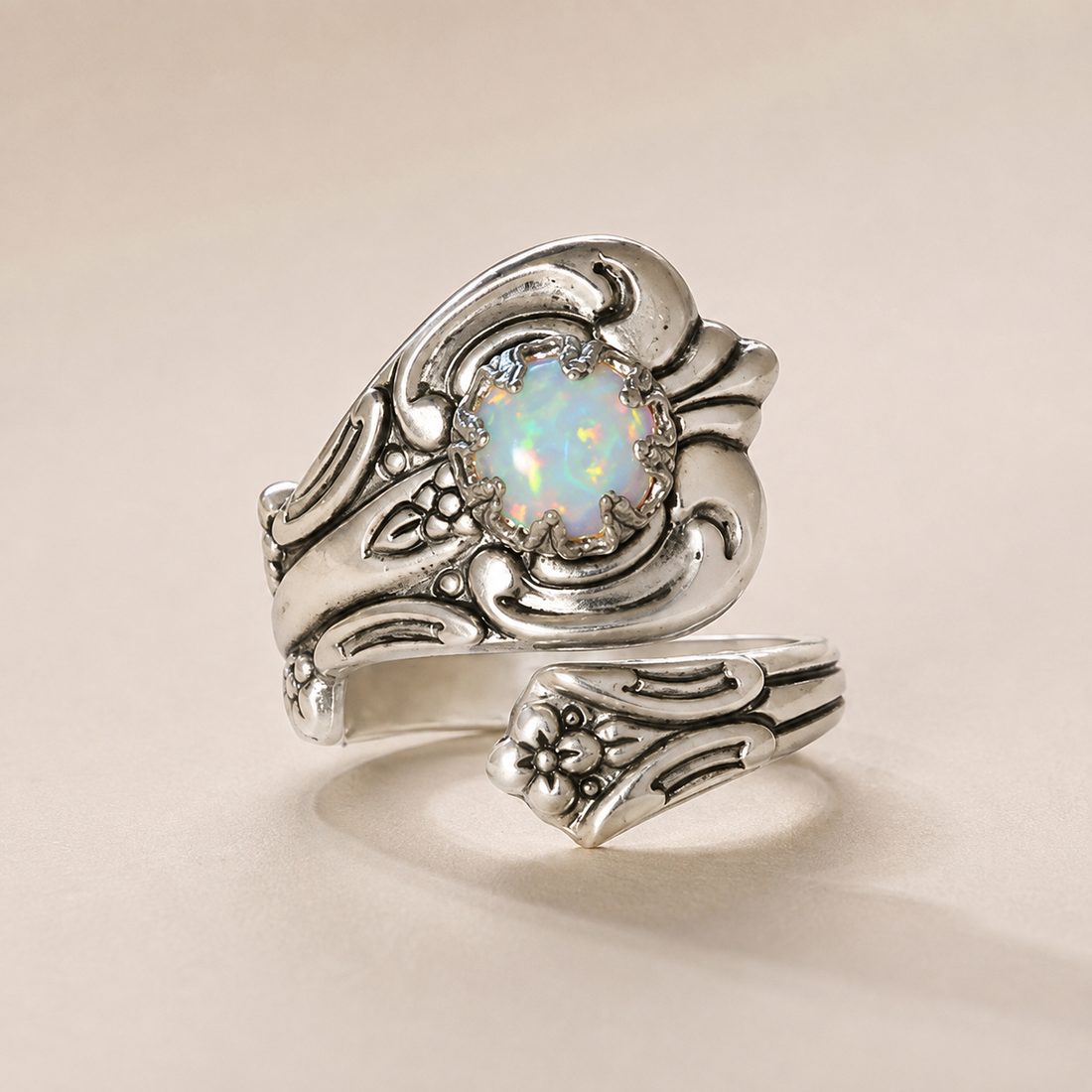 Maelle – Bague ajustable avec opale blanche