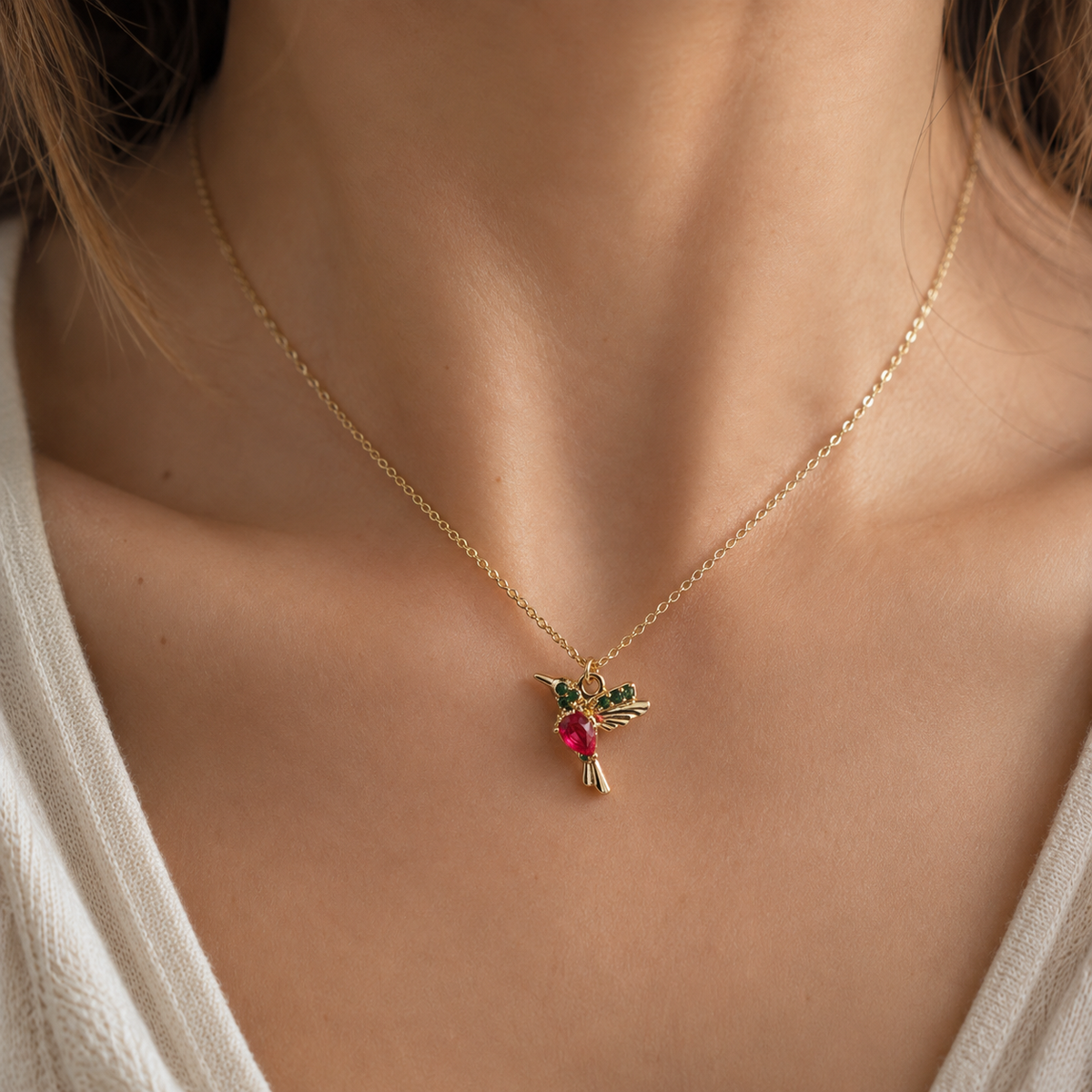 Jada – Collier colibri en émail et zircon