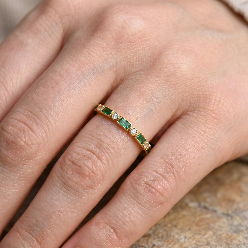 Sana – Bague vintage dorée avec zircon vert serti