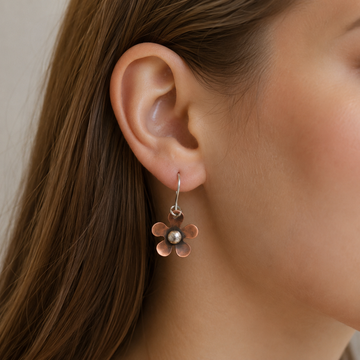 Hera – Boucles d'oreilles en fleur en argent vintage