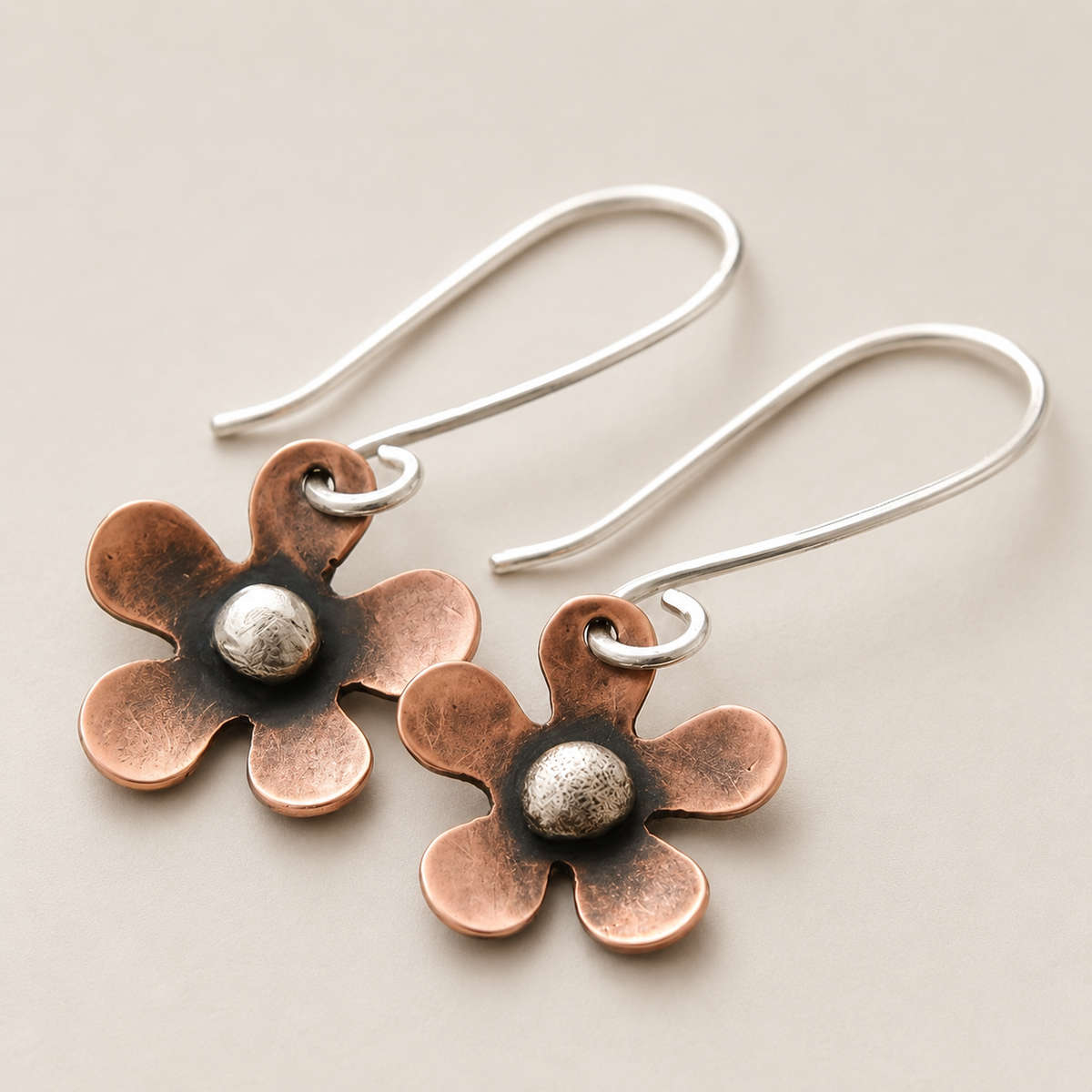 Hera – Boucles d'oreilles en fleur en argent vintage