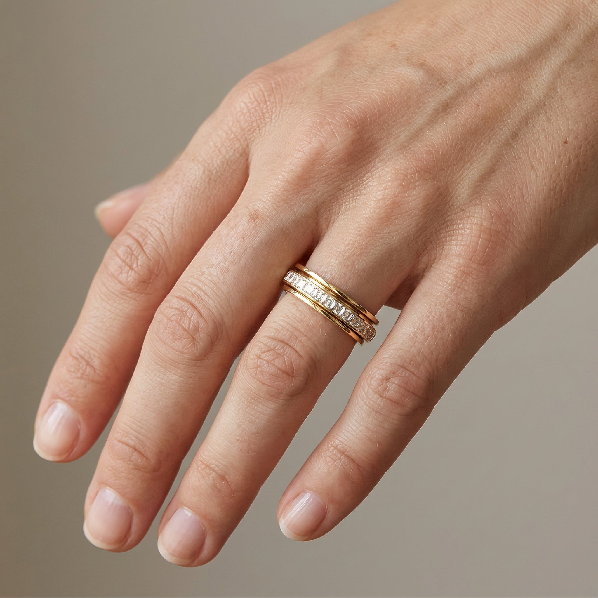 Alessia – Bague tournante fidget avec accent de cristal
