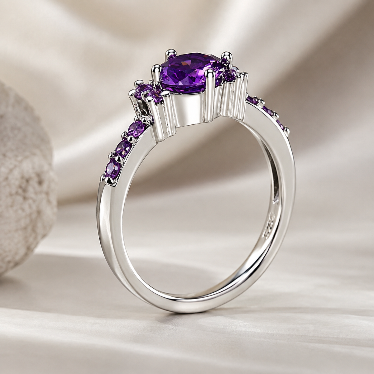 Coralie – Bague en améthyste violette