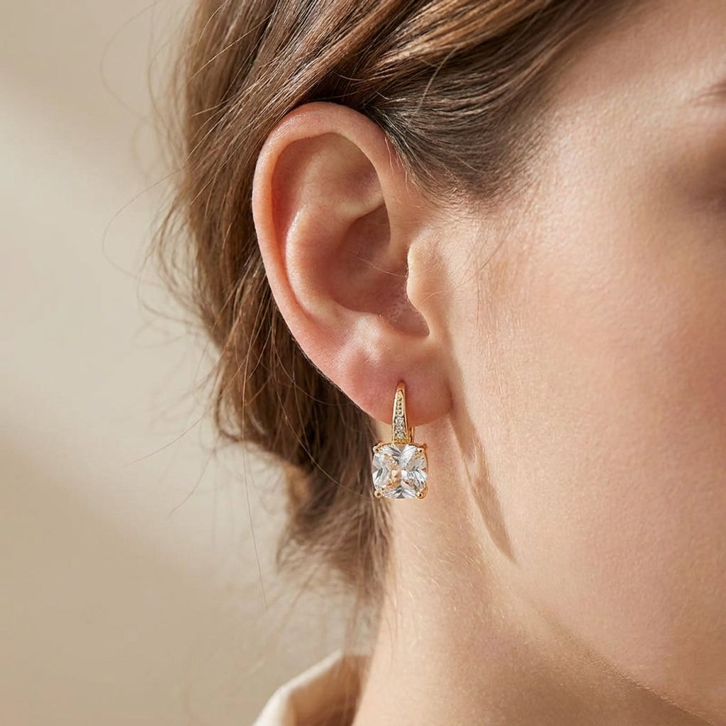 Naoko – Boucles d'oreilles élégantes avec pierres brillantes
