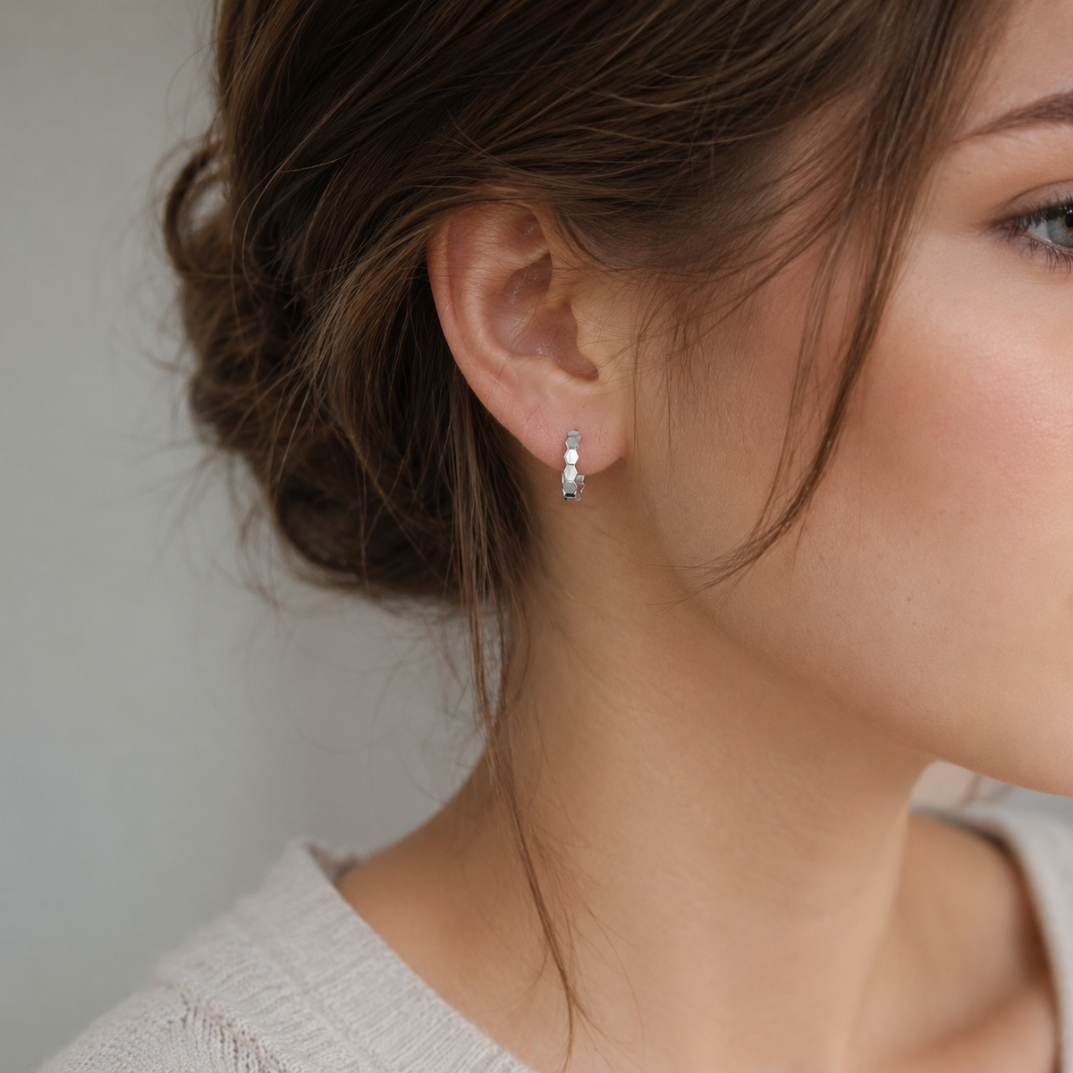 Mei – Boucle d'oreille Clip Géométrique Brillant