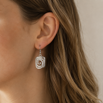 Kaia – Boucles d'oreilles Boho en argent avec design en spirale