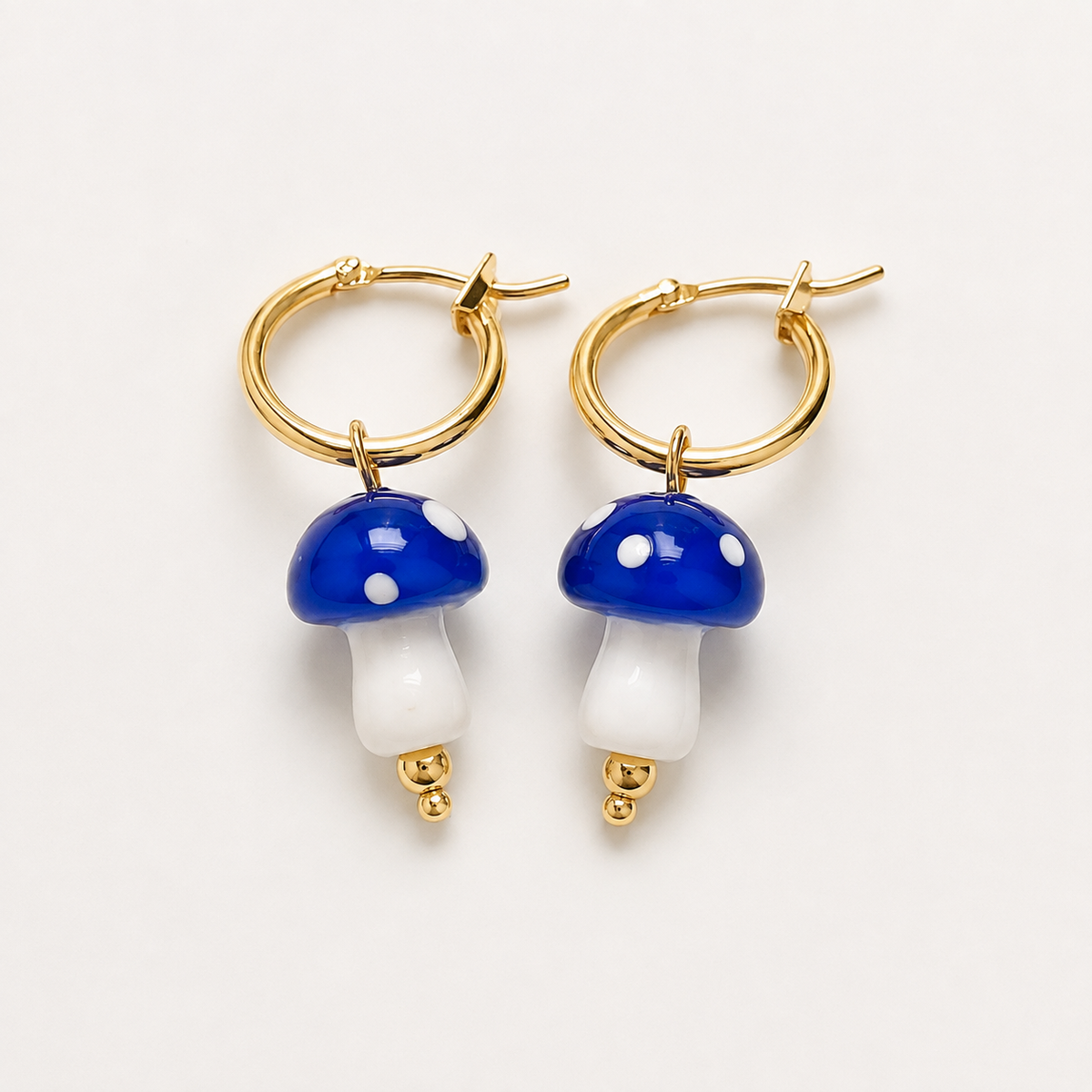 Kira - Boucles d'oreilles en anneau de champignon bleu