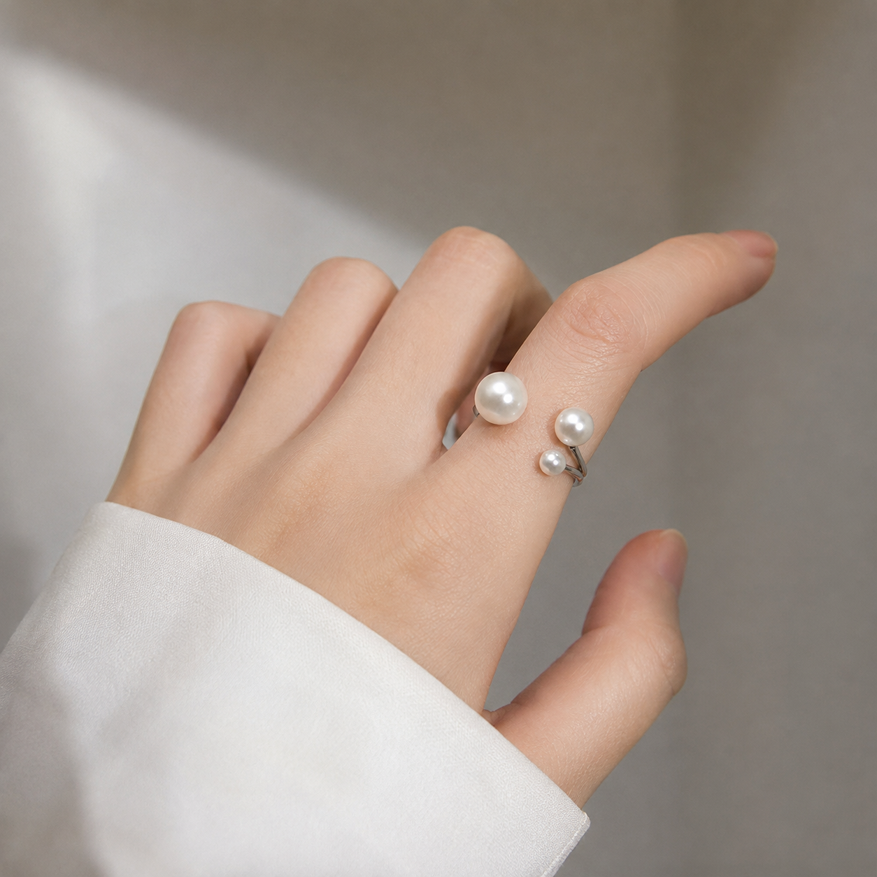 Amandine – Bague ajustable avec trois perles d'eau douce