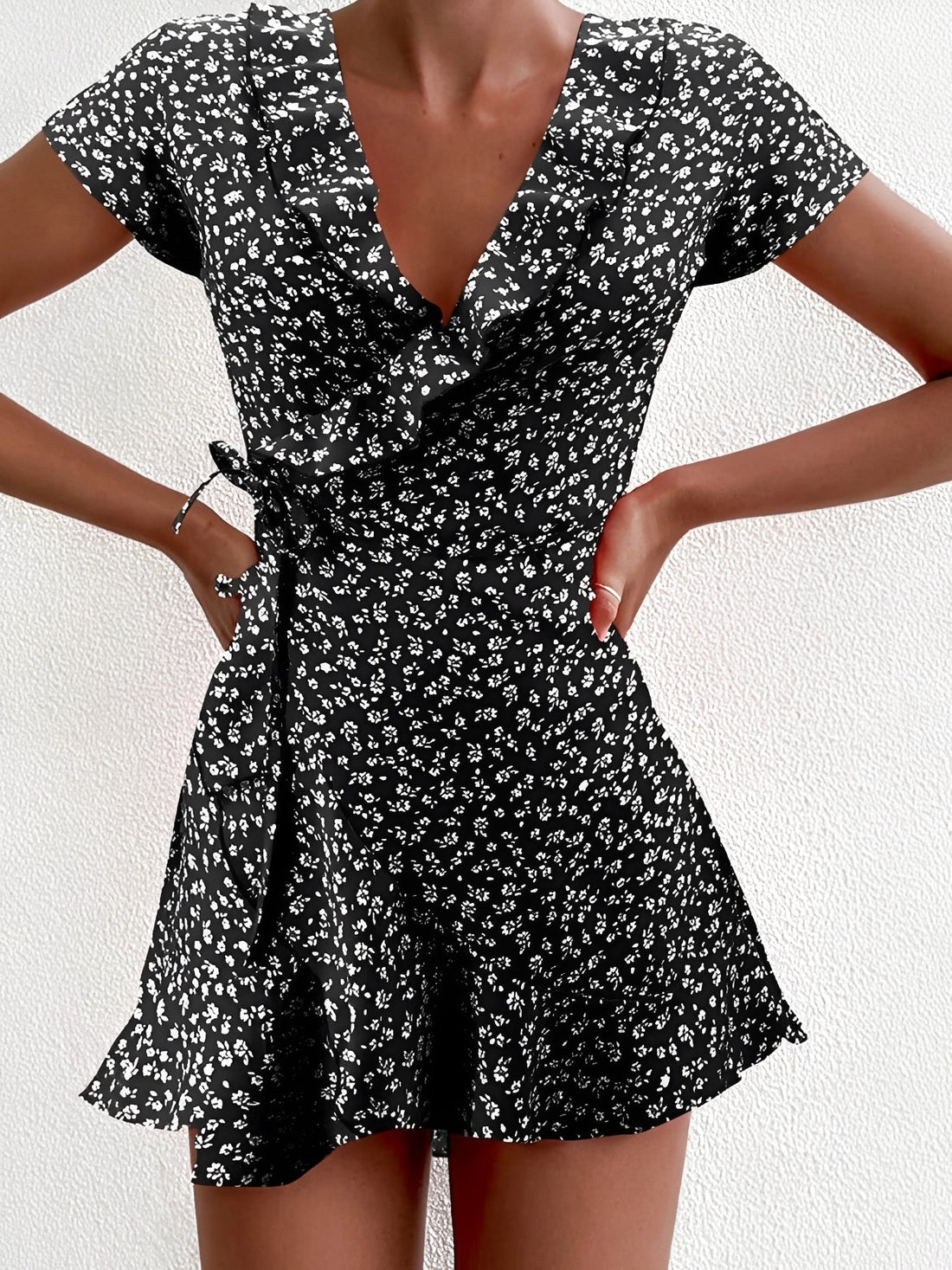 Betsy - Robe Mini Fleurie Élégante